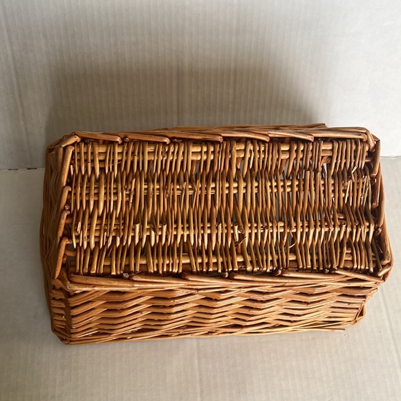 Brown woven rectangle storage basket with handles - Picture 6 of 8